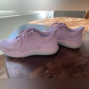 Women Lululemon sneakers